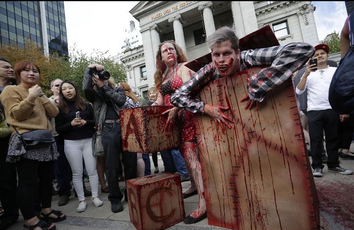 Annual Zombie Walk held in Canada-PHOTOS
