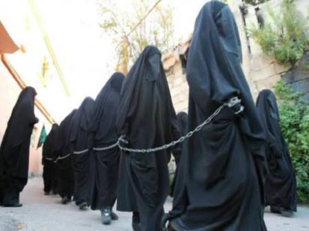 İŞİD qızları zorlayır, sonra satır - VİDEO