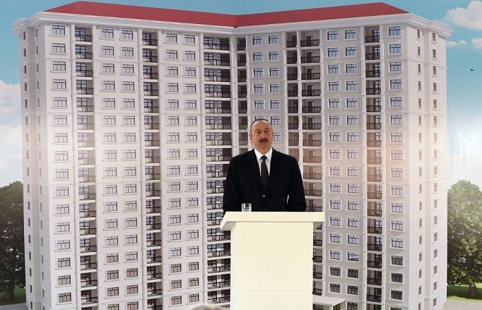 Ilham Aliyev nimmt an der Zeremonie der Verteilung von Wohnungen für Journalisten teil 