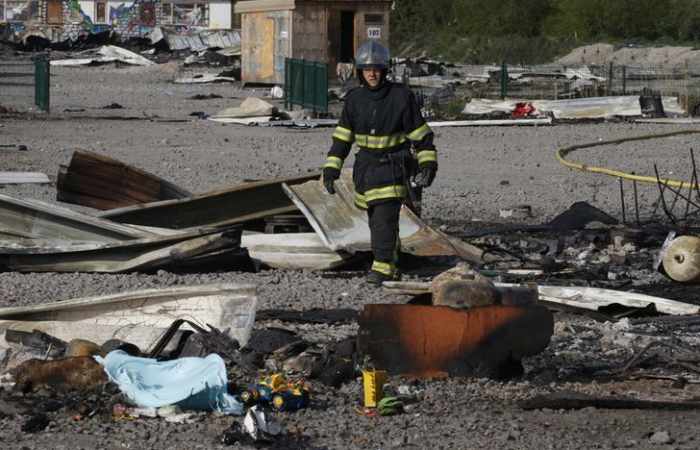 Französisches Flüchtlingslager durch Brand zerstört