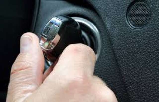 Dreijähriger versucht Auto zu starten - 10.000 Euro Schaden