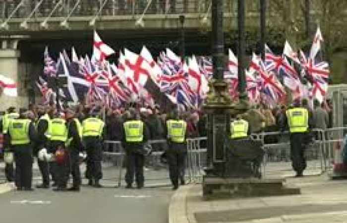 London unter Protesten: Rechtsextremisten und Antifaschisten mitten in der Stadt