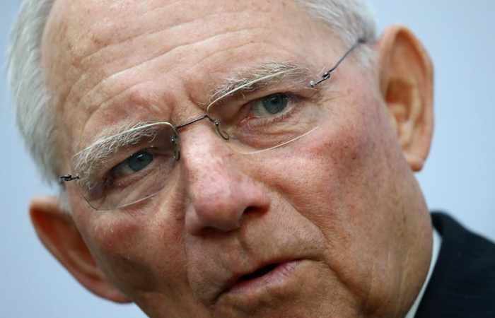 Schäuble für begrenzte Steuerentlastung für Durchschnittverdiener