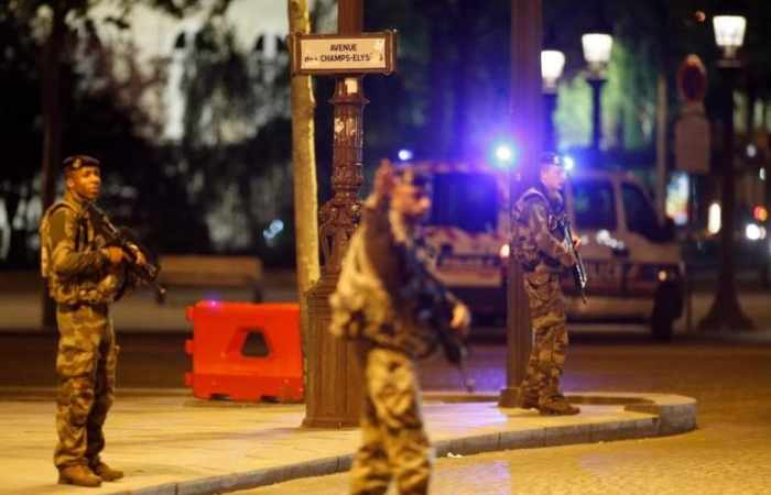 Behörden fahnden nach Paris-Anschlag nach Verdächtigem
