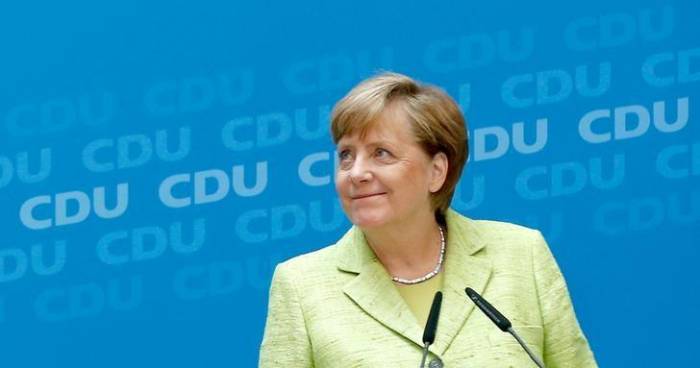 Merkel wirft Kraft fehlende Absage an Rot-Rot-Grün-Bündnis vor