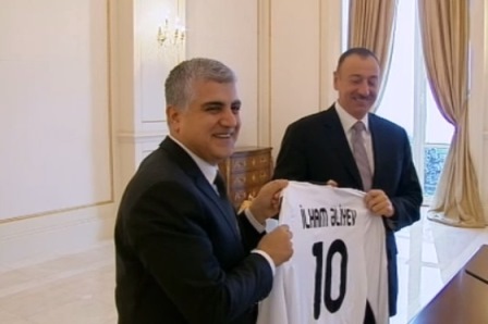 Prezidentə “Qarabağ”ın forması hədiyyə edildi - FOTOLAR