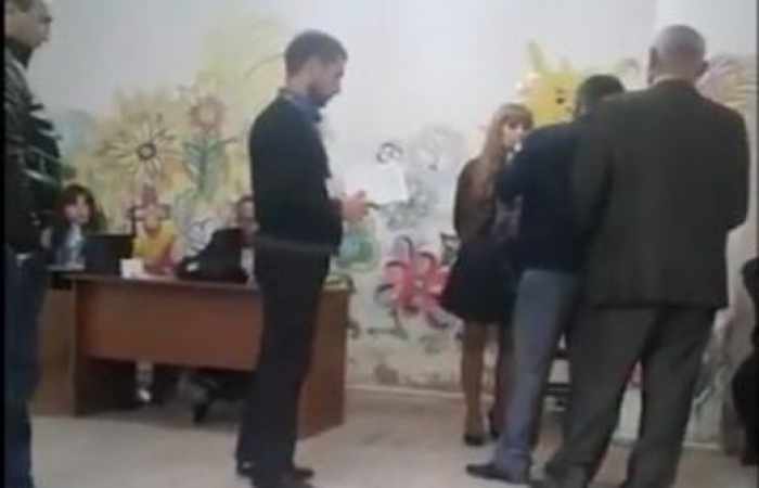 Schägerei in einem Wahllokal in Armenien -  VIDEO