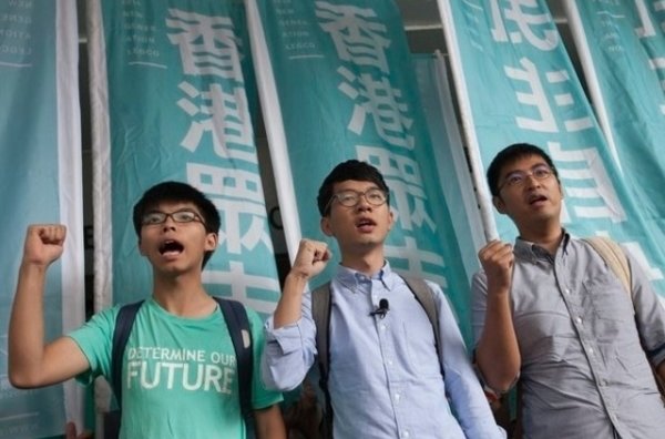 Pas de prison pour trois militants chinois