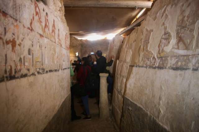 اكتشاف مقبرة تعود لـ 4400 عام بهضبة الأهرامات في مصر