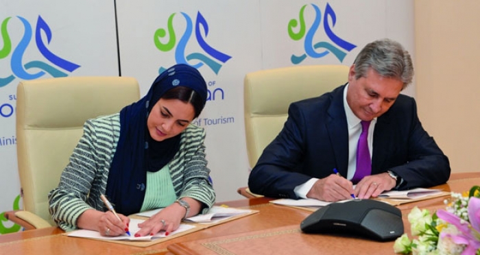 توقيع اتفاقية نقل خمسـة مشـاريع سياحية إلى «عمران»