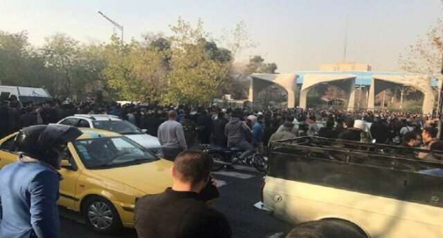 التليفزيون الإيراني: ارتفاع قتلى التظاهرات في إيران إلى 10 أشخاص