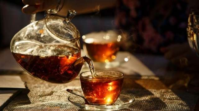 بشرى لمدمنينه: الشاي الأحمر يُفقد الوزن