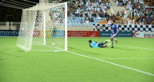 النصر يواصل صدارته بفوزه على الشباب بهدف نظيف في دوري عمانتل