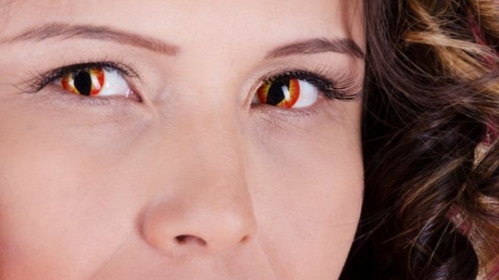 العدسات اللاصقة التنكرية "قد تسبب فقدان البصر"