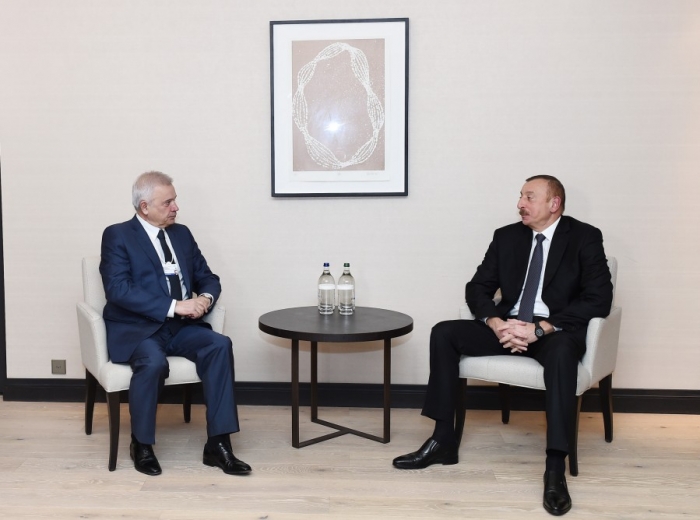  الرئيس يلتقى مع واهيد أليكبيروف - صور