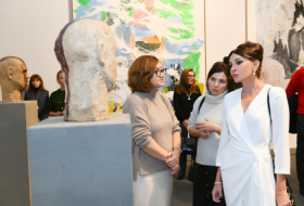    Mehriban Əliyeva Moskva Beynəlxalq Müasir İncəsənət Bienallesi ilə tanış olub -  FOTOLAR   