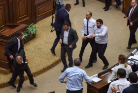 Ermənistan parlamentindəki davalarla bağlı araşdırma başlayıb 