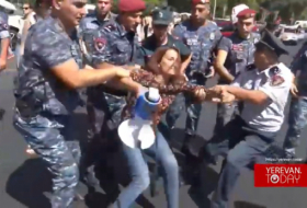    İrəvanda polis etirazçılara zor tətbiq edib -    VİDEO       