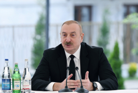 Le président azerbaïdjanais parle de la restauration des monuments historiques de la ville lors de la rencontre avec les habitants de Choucha