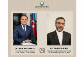   Aserbaidschanischer Außenminister und amtierender Außenminister des Iran führen ein Telefongespräch  