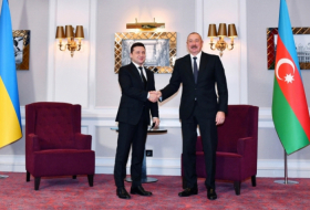   Präsident Aliyev bespricht bilaterale Beziehungen mit Selenskyj  