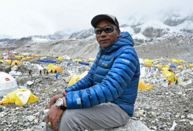  Everest : nouveau record mondial pour l'alpiniste népalais Kami Rita Sherpa 