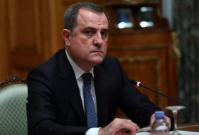  Ministro  : Las negociaciones con el Jefe del Ministerio de Asuntos Exteriores de Armenia contribuirán a la solución 