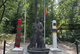    İrəvanın Qələbə Parkında Rusiya bayrağını cırıblar  
   