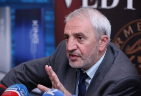 Erməni deputat: “Ölkə boşalır, Ermənistanda kim qalacaq?”
