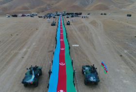   5 km 100 metr uzunluğunda dövlət bayrağı ilə sərhədçi yürüşü -  VİDEO+ FOTOLAR     
