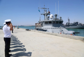 Qazaxıstanın hərbi gəmisi Bakı limanını tərk edib -  VİDEO 