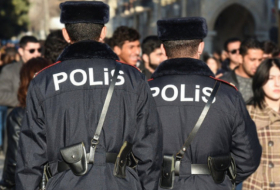 Polis qanunsuz küçə ticarətinin qarşısını alıb