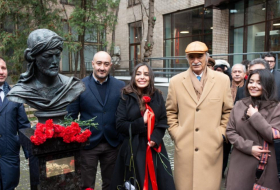  Leyla Əliyeva Moskvada Nəsiminin heykəlinin açılışında -    FOTOLAR      