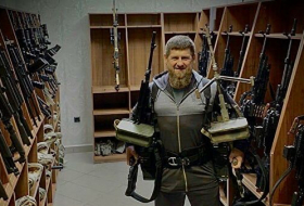 Kreml Kadırovun silahlı fotosuna münasibət bildirdi