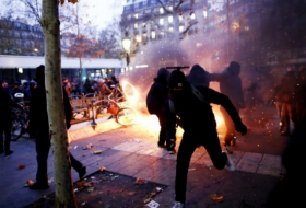 Fransadakı aksiyalarda 60-dan çox polis yaralanıb