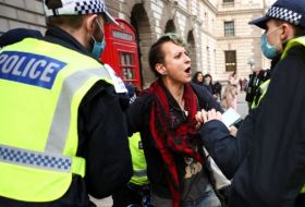 Londonda karantin rejiminə qarşı etiraz aksiyası -  VİDEO  