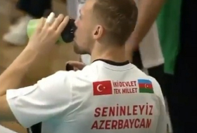 Türkiyə klubu meydana Azərbaycan bayrağı ilə çıxdı -  VİDEO 