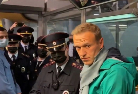  Rusiyaya qayıdan Navalnı saxlanıldı -  VİDEO 