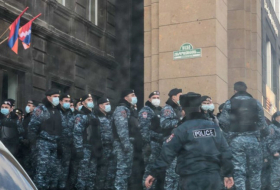   İrəvanda aksiya gözlənilir:  Polis hökumət binasını nəzarətə götürdü 