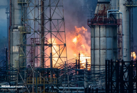    İranda neft emalı zavodu yandı -  VİDEO  