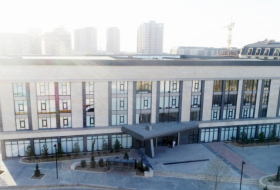    İlham Əliyev və xanımı Bakı Avropa Liseyinin binasının açılışında  - YENİLƏNİB  