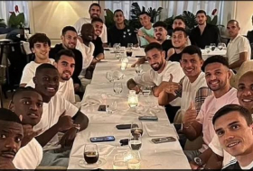    Ronaldo komanda yoldaşlarına şam yeməyi verdi     
