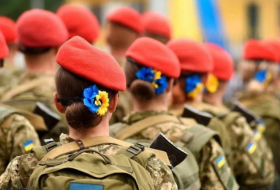    Ukraynada qadınlara kişi hərbi forması verilir   