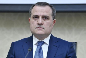   Aserbaidschanischer Außenminister reist zu einem Arbeitsbesuch nach Katar  