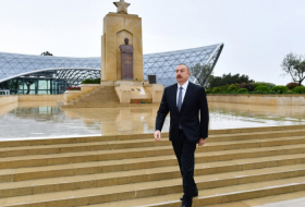   Le président et la première dame rendent hommage aux Azerbaïdjanais morts pour la Victoire sur le fascisme  