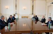  Ilham Aliyev recibió a los miembros de la Duma 
