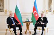   Präsidenten Aserbaidschans und Bulgariens halten ein erweitertes Treffen ab  