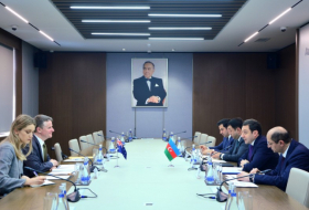 Azerbaiyán y Australia celebran consultas políticas