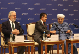 İslam Sivilizasiyası Forumunda Şeyxülislamın kitabı təqdim edildi