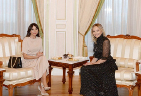 Mehriban Əliyeva məşhur aktrisa ilə görüşdü